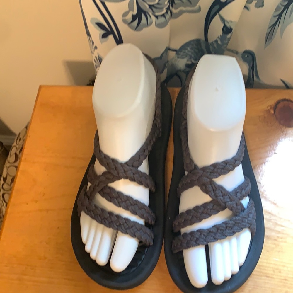 Walkuu sandals